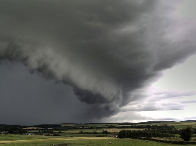 Shelf_cloud_arcus.jpg