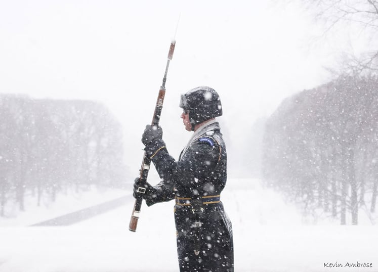 Soldier Guards the Tomb of the Unknowns in Snow (credit: Kevin Ambrose)